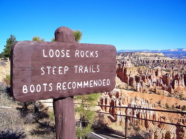 看板とブライスキャニオン