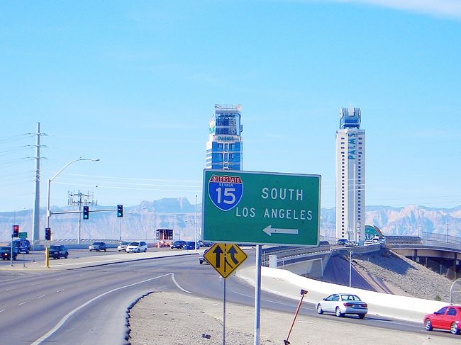 タクシーで移動中！<br /><br /><br />なになに？そっちに行くとＬＡなのね。。。。