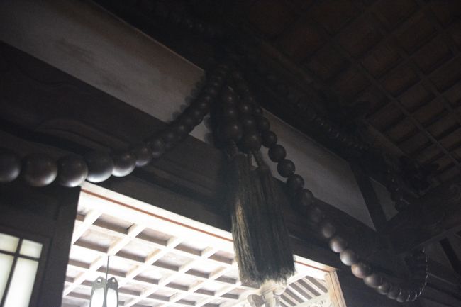 祠堂殿に掛かっている大数珠です。ここは一般の人たちの納骨堂だそうです