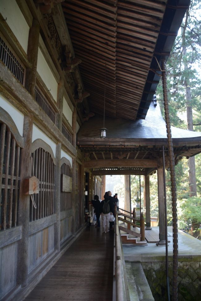 祠堂殿の外観です