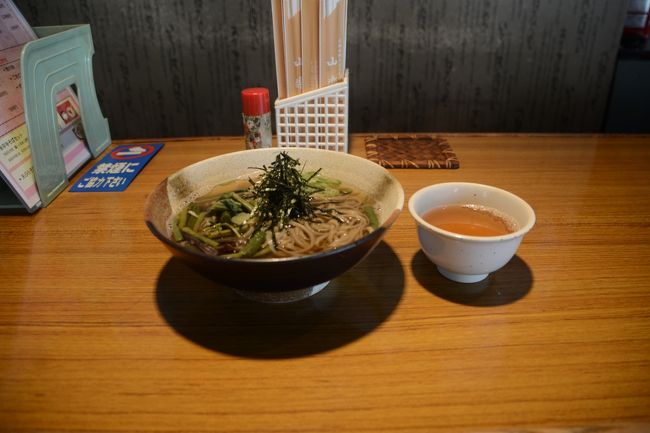 お昼ごはんに永平寺そばの山菜そばを頂きます。お店の名前は失念しました