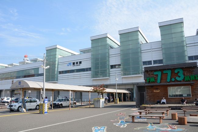 福井駅着。途中、一乗谷朝倉氏遺跡の前を通過。こっちのほうがよかったかもと少し後悔。でも丸岡城を目指します