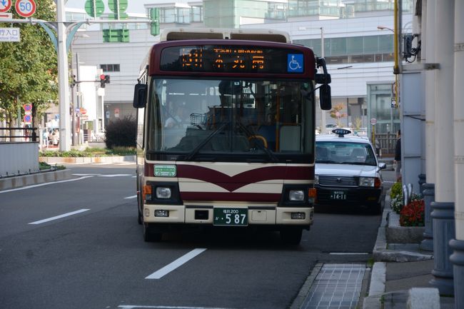 駅の反対側に渡り、丸岡城行きのバスに乗ります