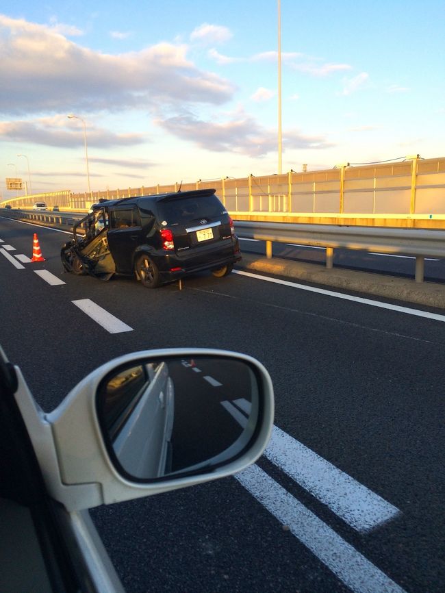 春日井から奈良って鉄道だと乗り継ぎも多くて意外と不便。なので今回は車で行くことにしました。<br />スムーズに行くことが出来れば、２〜３時間で着くのですが、何があるか分からない。<br />１１時の集合時間に間に合うように余裕をもって７時に出発。<br /><br />いきなりのアクシデント発生！<br />高速を乗って１０分もしないのに、いきなりの事故渋滞。<br />いったい、何時に着くんだろうと思いつつ...<br />