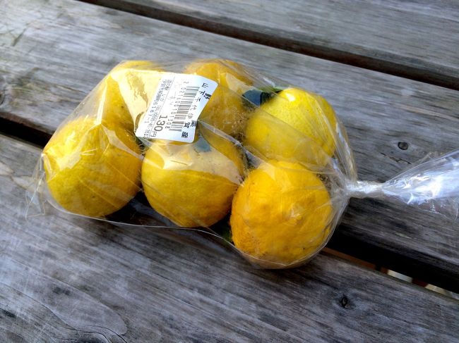 トイレに珈琲、そして煙草を一服♪<br /><br />ゆずが１３０円と安くて購入。