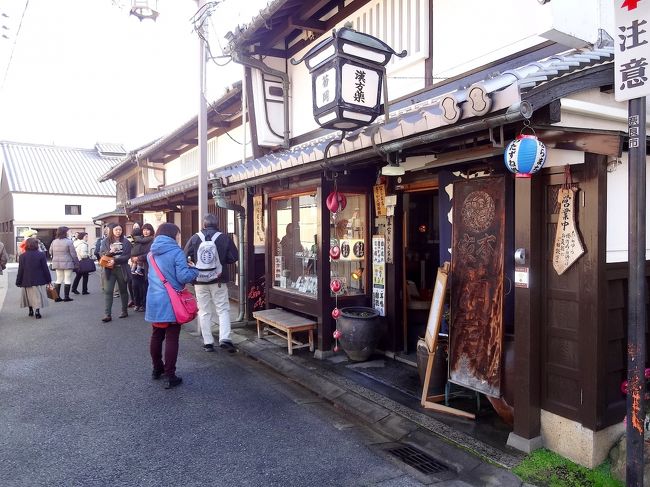 風情がありますね。<br /><br />漢方薬のお店...ドラッグストアとは違います。<br />外人さんに説明をする時だけは、許しましょう。