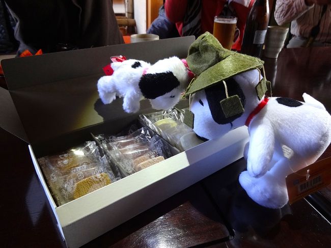 そして、恒例のお土産交換会の開始です♪<br /><br />前日光さんのお土産にスヌくんカップル興味津々です！