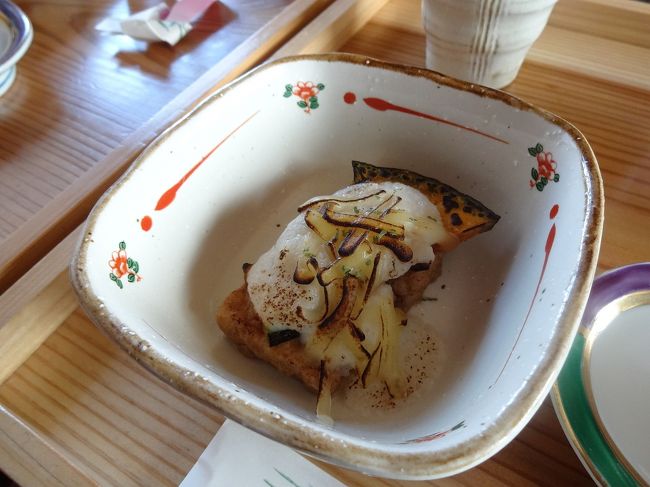 揚げ豆腐とカボチャのとろろあん。<br /><br />これまた美味い！