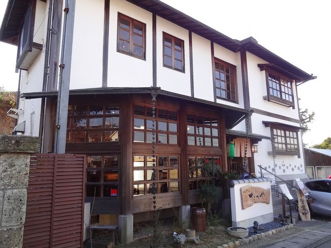 「高畑・たつや」の外観。<br /><br />お土産交換、昼食も済ませて、今から春日大社方面へ。