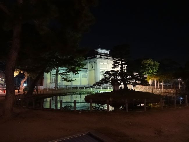 東大寺方面に向かって歩きます。<br />途中のお土産屋さんで「東大寺ってライトアップされてますか？」って尋ねると「ライトアップはしてないよ」との返答...どうりで人が少ない訳だ。<br /><br />博物館を一周して、帰ることにしました。
