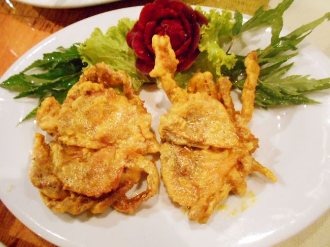 ソフトシェルクラブを揚げたものです。<br />要するに、脱皮したカニなので<br />このままバリバリと食べられちゃいます。<br /><br />ちょっと油のキレが悪かったのが残念でしたけど<br />ず〜っと食べたかったので、満足です＾＾