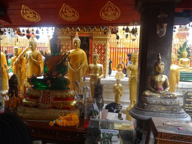 金箔や翡翠の仏様