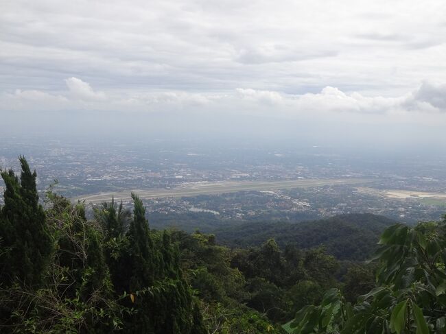 ここからは、チェンマイ空港が見えます
