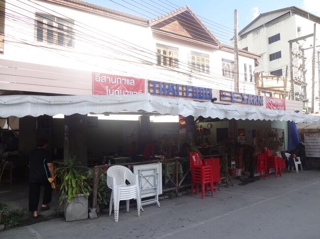 そうこうしていると、宿の近くで飲むよ〜との連絡で集合場所のお店に向かいます