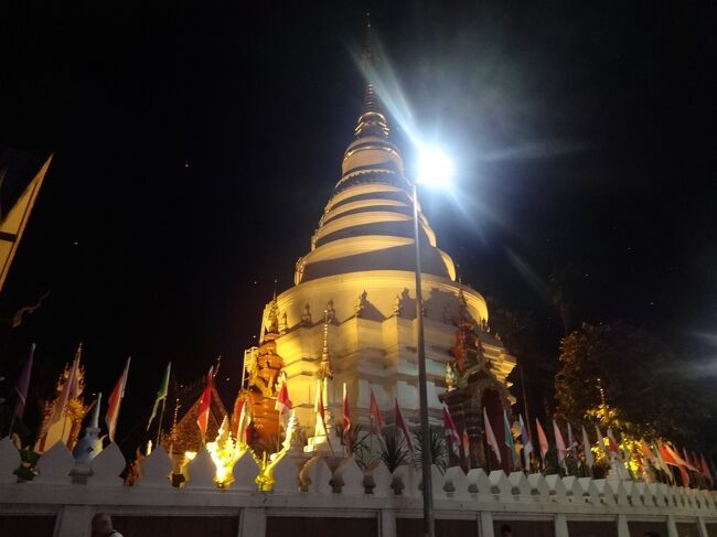 サンデーマーケットをぶらぶらしたら、一旦宿に戻ってから、ディナーの待ち合わせ場所に向かいます