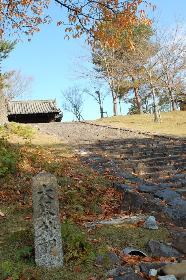 やって来たのが、東大寺・戒壇堂。