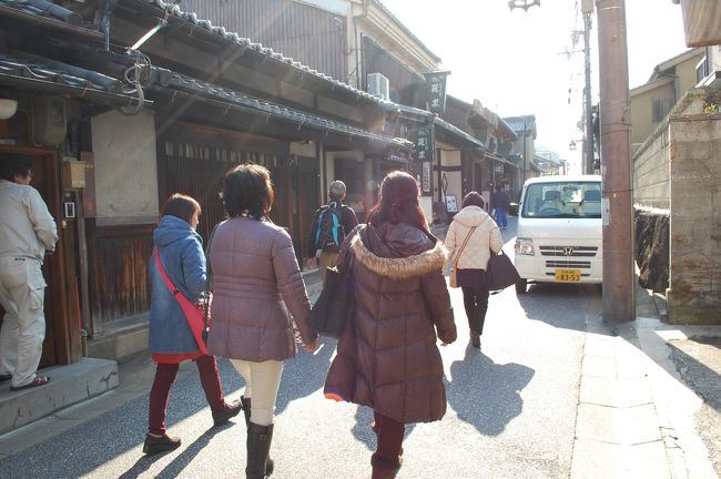 みんなで「ならまち」を歩きます。<br /><br />左から、ガブちゃん・kuritchiさん・らぼさん。