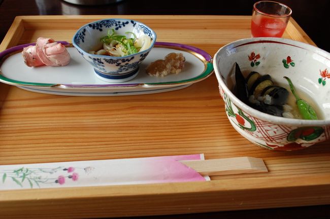 雑談のなかで「風と共に去りぬ」の「ぬ」はどんな意味？<br />JOECOOLさんに解説してもらい、そこから発展して何故かみんなで国語の勉強？<br />勉強が苦手のhokka・・。<br />名詞・動詞・形容詞・・ここまでは何とか・・すると「連用形」という言葉が！うわ〜これ、ウン十年振りに聞いた言葉！<br />さらにmolmさんが追い打ち！「古文で、いまそかりって言葉あったよね〜」と・・<br />うわ〜これもウン十年も昔聴いたことがあったような言葉・・<br />恐るべし、奈良コミュの皆さん！でもこれこそコミュの楽しい時間ですね。<br />「いまそかり」「いまそかり」って耳に焼きついてしまい、気になって家に帰ってから調べました。やはり高校時代に習ったことがありました。