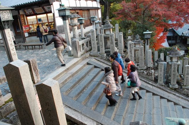 陽が落ち始めたので二月堂に向かいます。