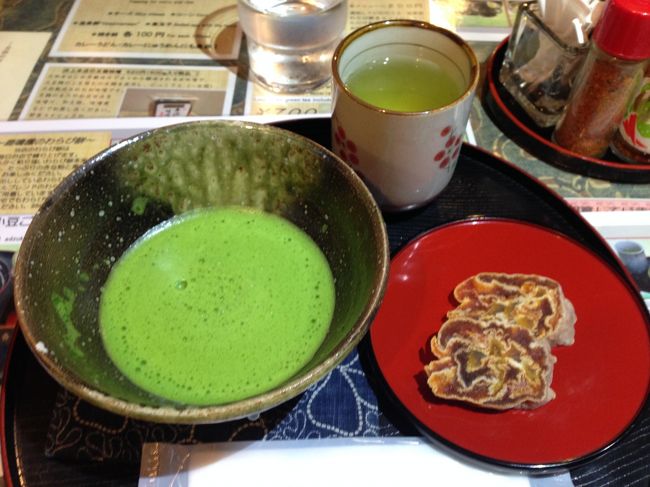 こちらはmolmさんの、抹茶と柿の饅頭？のセット