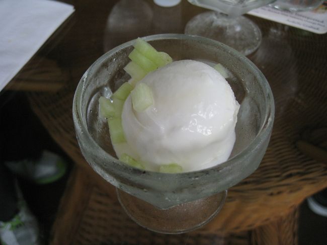 デザート。ココナッツソルベだったと思います。これも美味しかったです♪