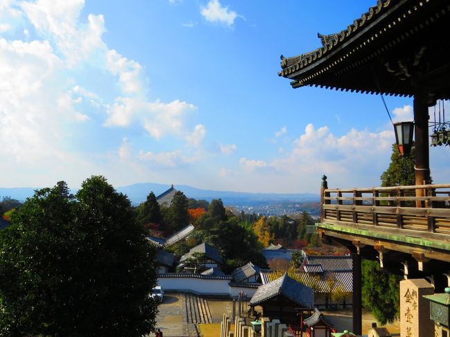 ２月堂<br /><br />右側、階段上から