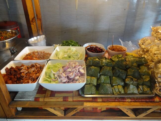 カオソーイ以外にも色々なメニューがあり、ここでビールでも飲みながらまったりしたい感じです。でも、まだ朝ですし、バイクなので自粛です（＾＾ヾ