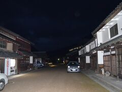鯖街道（さばかいどう）熊川宿

もう、すっかり夜になってしまった。ゆっくり、熊川宿を見たかったが、残念。
鯖街道は、小浜藩と京都を結ぶ街道で、主に魚介類を京都へ運搬するための物流ルートであった。その中でも特に鯖が多かったことから、鯖街道と名づけられた。