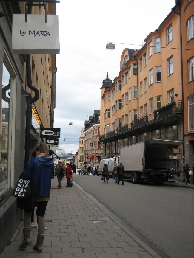 お次はＳｌｕｓｓｅｎ駅周辺のショップ巡りです。<br />あらかじめ調べておいた行きたいお店に行きます。<br /><br />しかし、この後ピンチが・・・。<br />実はグスタフスベリにいる時から朝食を食べ過ぎたせいか<br />胃が膨張？したようになって苦しかったのです<br />でもまぁ、食べ過ぎ？とか気にせずいろいろ回ってたんですが<br />後で苦しむことになります（笑）<br />
