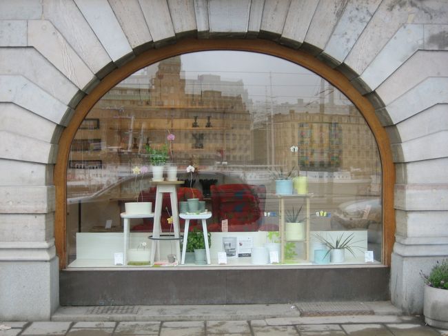 しばらくしたらドアが開いたのでスヴェンスクテンは後のお楽しみにして<br />こちらから見てみました。<br />