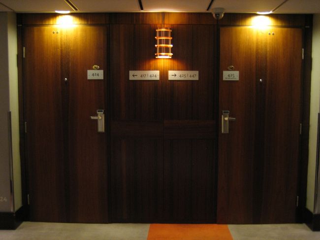 ビジネスフロアらしく今まで泊まっていたスタンダードより<br />重厚な雰囲気でで高級感のあるかんじです。<br /> <br /><br /><br />