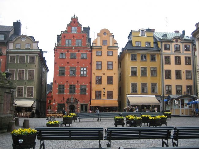 有名な広場。<br />カラフルな建物がかわいいです。<br />リサラーソンの作品にもなっていますね。