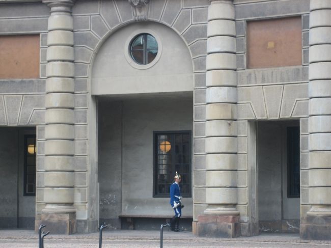 兵隊さんはもちろん真面目にお仕事中。