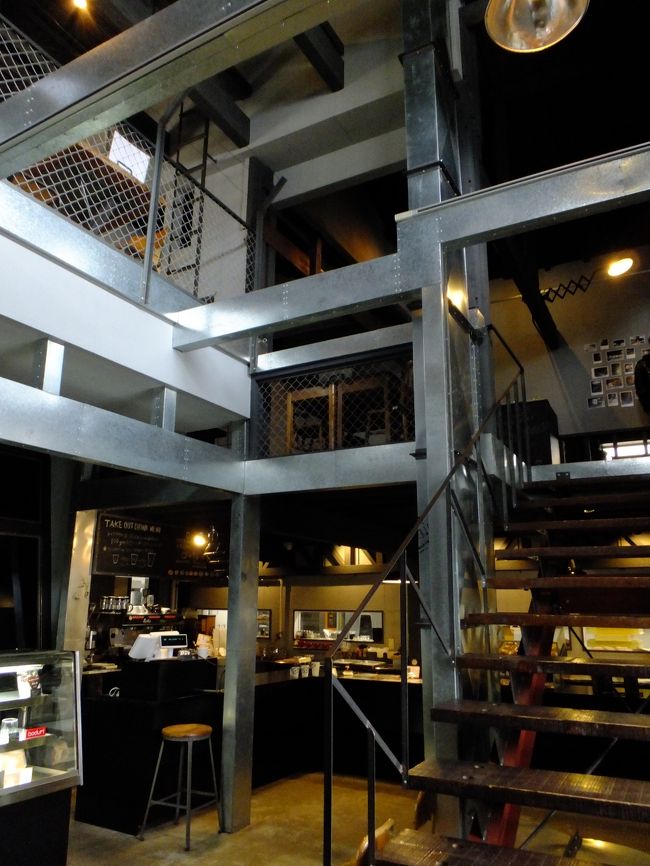 【Ｄ×Ｍ】<br />ひろーい店内。キャッシュオンで。