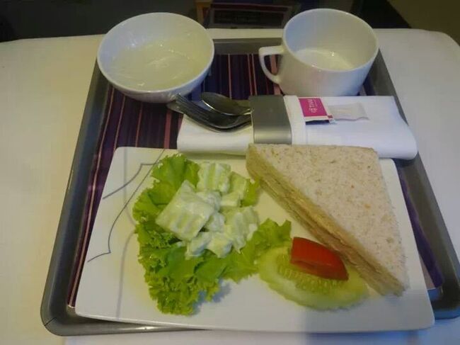 このフライトも、ウエルカムティーのあと、機内食がでました