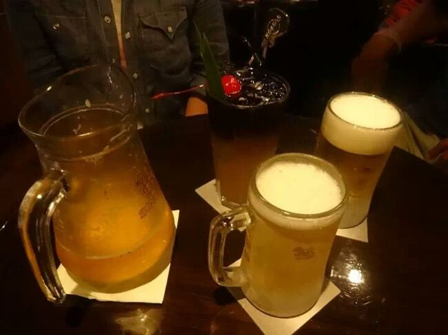 チェンマイとの物価の違いに驚きつつ、カクテルとビールで乾杯！