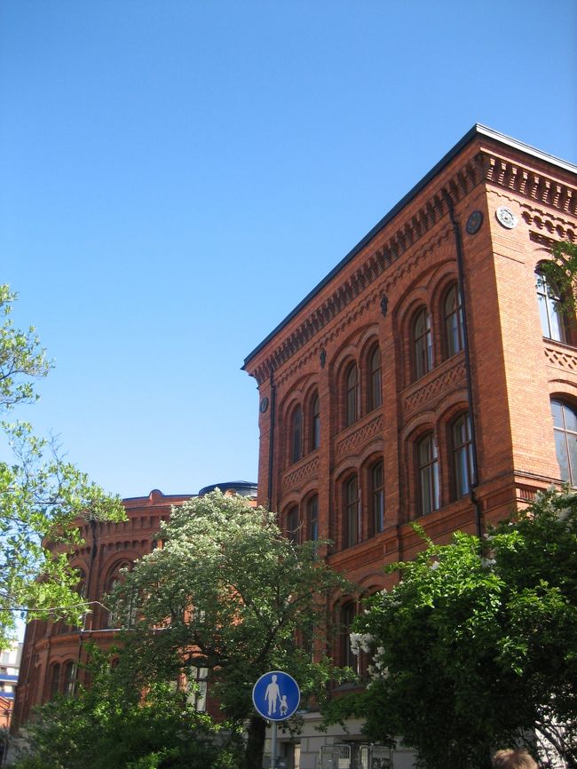 行きは鉄道だったので気づきませんでしたが<br />帰りは荷物がいっぱいだったのでタクシーにしましたが <br />街を少し離れるとそこはもう緑溢れる大自然の中。<br />白樺などを眺めながら最後の風景を楽しみました♪<br />