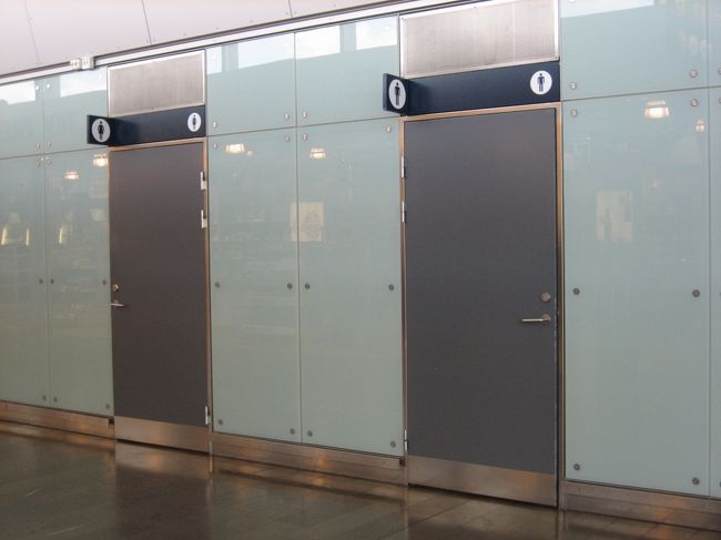 そして。<br />突然トイレの画像ですが空港内です。<br /> <br />