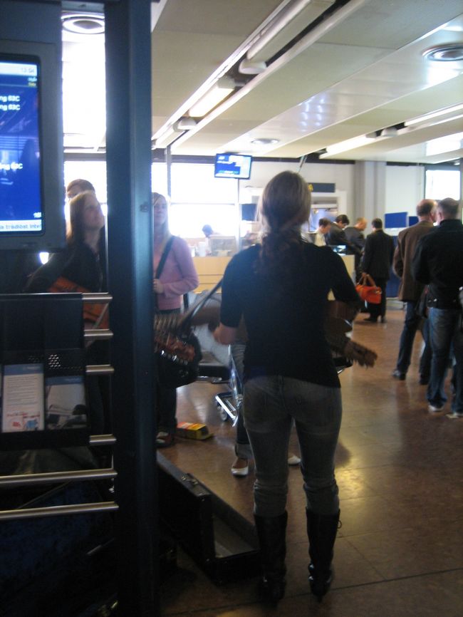 突然演奏を始めた子たち。<br />民族音楽っぽくてよかったです。<br />