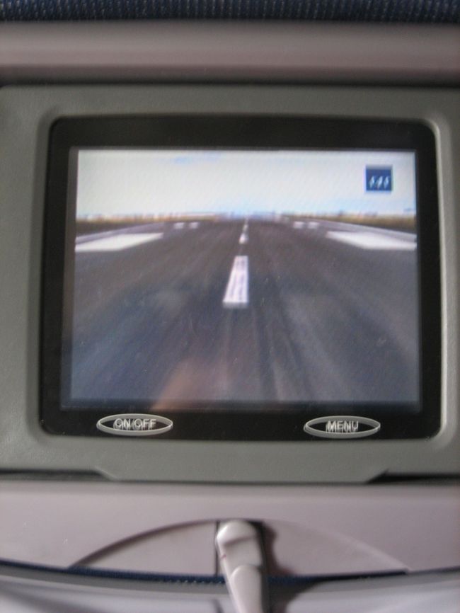 成田に近づいてきた頃、機長からアナウンスがありました。<br />今日は揺れますので気をつけてくださいと。<br />こんなの初めて〜と思いながらも疲れて眠ってしまうと<br />悲鳴が聞こえたりかなりの揺れが続きました。<br />（母によると１時間くらい飛んでたとか）<br />どうやら台風の影響だったそうで降りられなかった飛行機もあったとか。<br />無事帰ってこれてよかったです。<br /> <br />短かったようで長かったストックホルム旅行。<br />最初は思った以上に寒くて参りました <br />まだまだ見てないところはたくさんあるので<br />また行きたいです！<br /> <br />