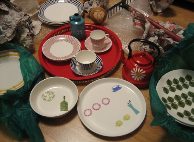 そして旅のもうひとつのお楽しみ、お土産編です。<br /><br />手荷物で持って帰ってきた分。前日はホテルでせっせと<br />日本から持ってきたプチプチなどでパッキングをしました。<br />（私の分と母の分が混ざってます）<br />とにかくすごい量だったのですが、どれも割れずに無事持って帰れてよかったです。<br /> <br />かなり重かったけど、どれも素敵で頑張って持って帰ってきたかいがあります。<br />