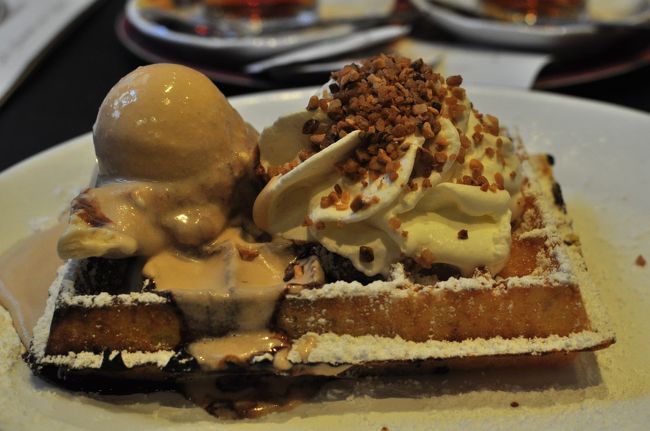 Desire de Lilleのワッフル<br />かかっているソースが絶品