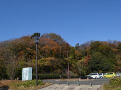 金沢自然公園（１０：４２）

さらに進んで紅葉の金沢自然公園。
広い公園で、大きな遊具や動物園もある。
夏にはバーベキューも。
