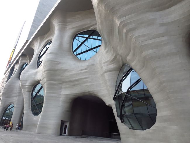 ヒマラヤセンターの外観<br /><br />特徴的…