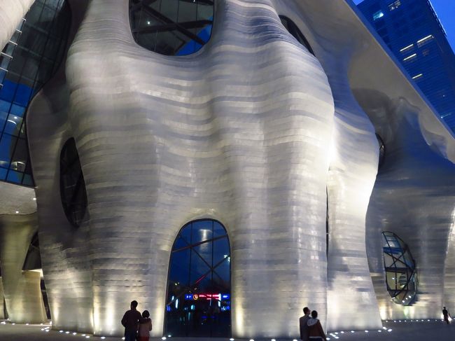 外出ると…<br /><br />さむーい！！！<br /><br />ブーツはいて来れば良かった…