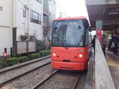早稲田から三ノ輪に向かう電車が来ました。

赤いの。

都電荒川線、まだ乗ったことがないし、「都営まるごときっぷ」も持ってるので乗りたい気持ちに駆られますが、ぐっと我慢。