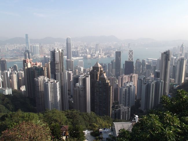あの有名なビクトリアピークです。感動〜！！香港に来た〜！！って感じがします。…しかしものすごく寒い！丘の上だから？