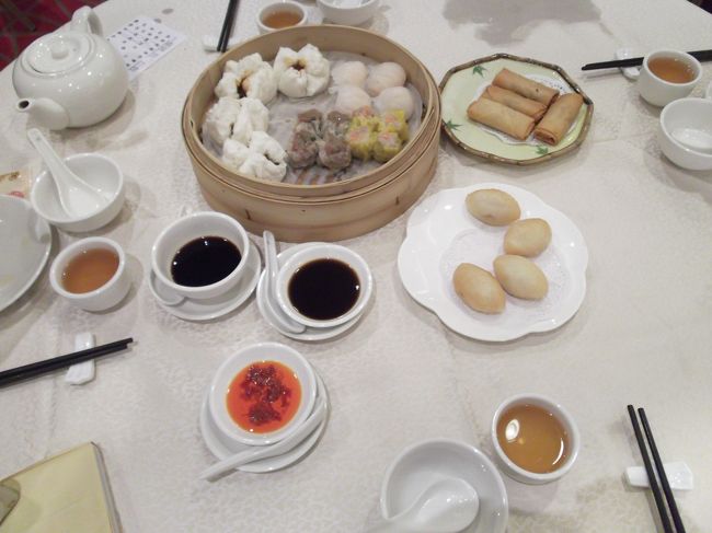 ランチは飲茶でした。だだっ広いレストランでしたが、ツアーランチの割りに美味しかったです。しかしクーラー効きすぎ！！