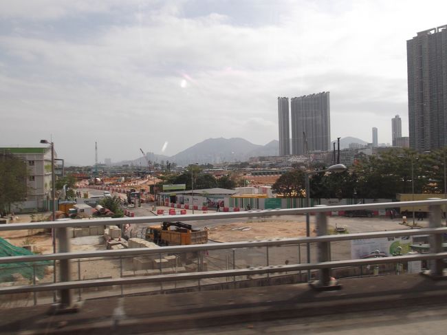 昔の空港のあった跡地だそうです。昔の空港は民家の密集しているエリアに飛行機が離着陸していたんですよね、一度行ってみたかったな。