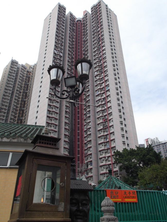 すぐそばにはこんな高層マンションが。